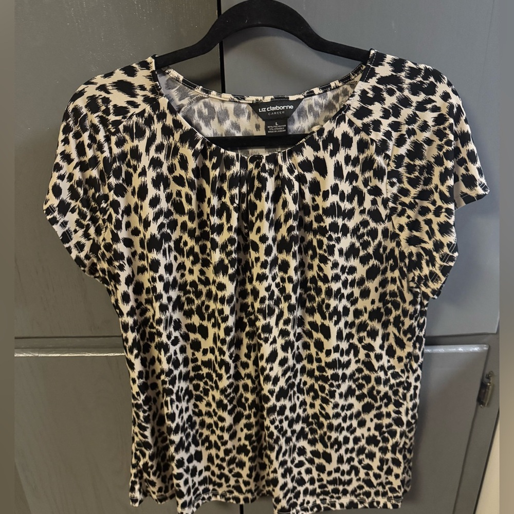 Liz Claiborne Career Key Hole Animal Print Top Size Large